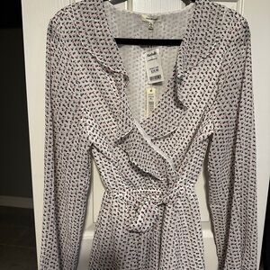 Max Studio White and Black Long Sleeve blouse